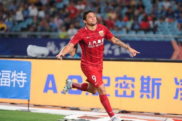 江苏苏宁迎战上海上港，争夺联赛领头羊位置