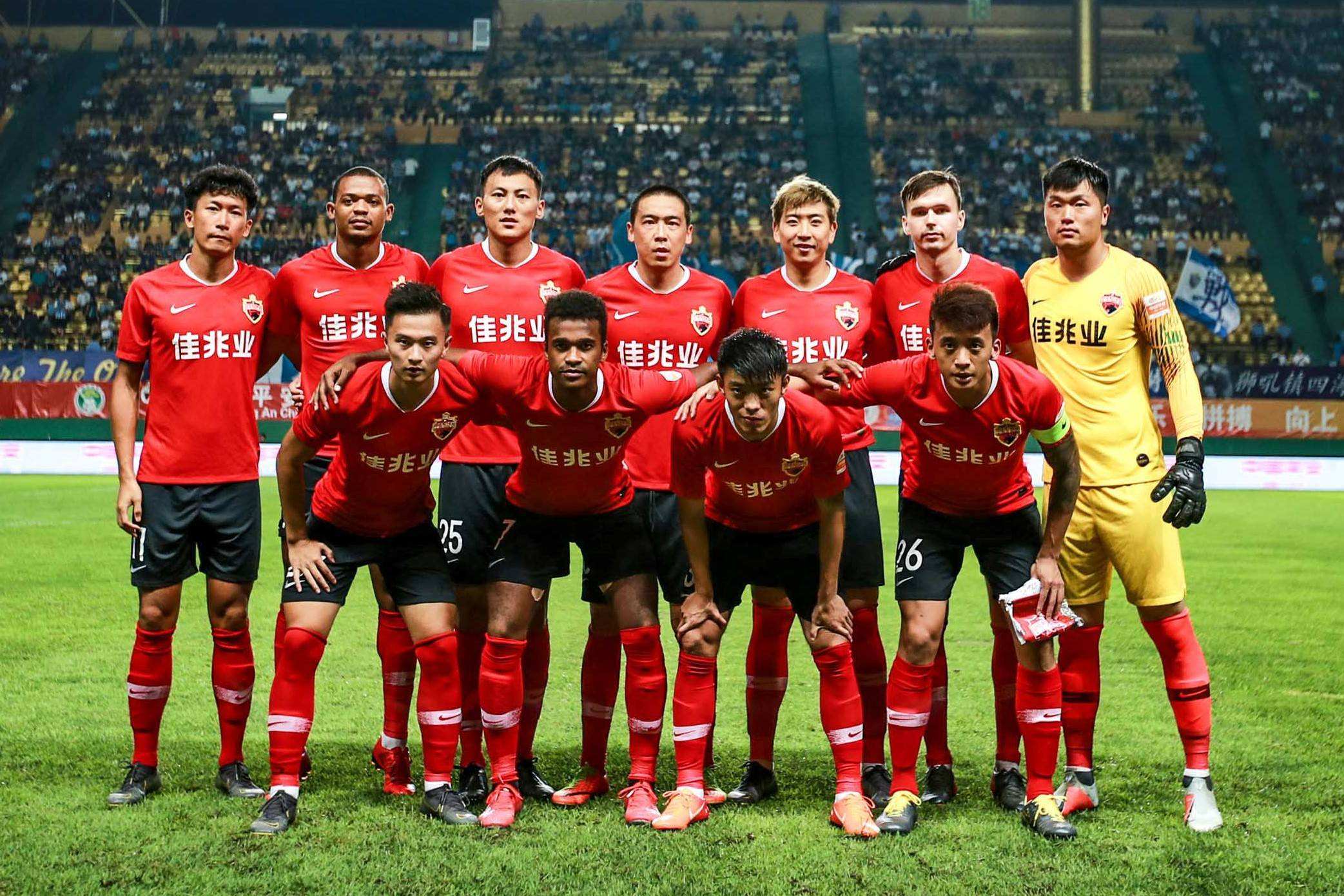 广州富力主场逼平深圳佳兆业，实现保持